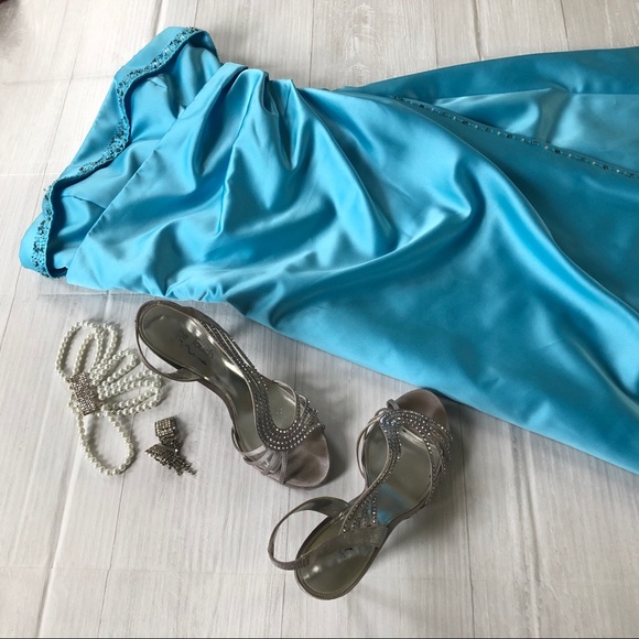 Beautiful strapless satin blue prom/formal gown - Picture 2 of 4